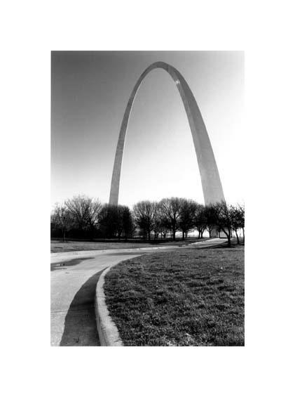 wpho Arch path, St. Louis.JPG (14325 bytes)